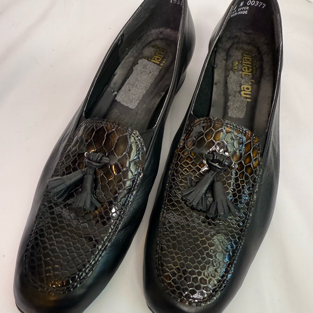 California Magdesians Black Tassel Loafers Size 8n